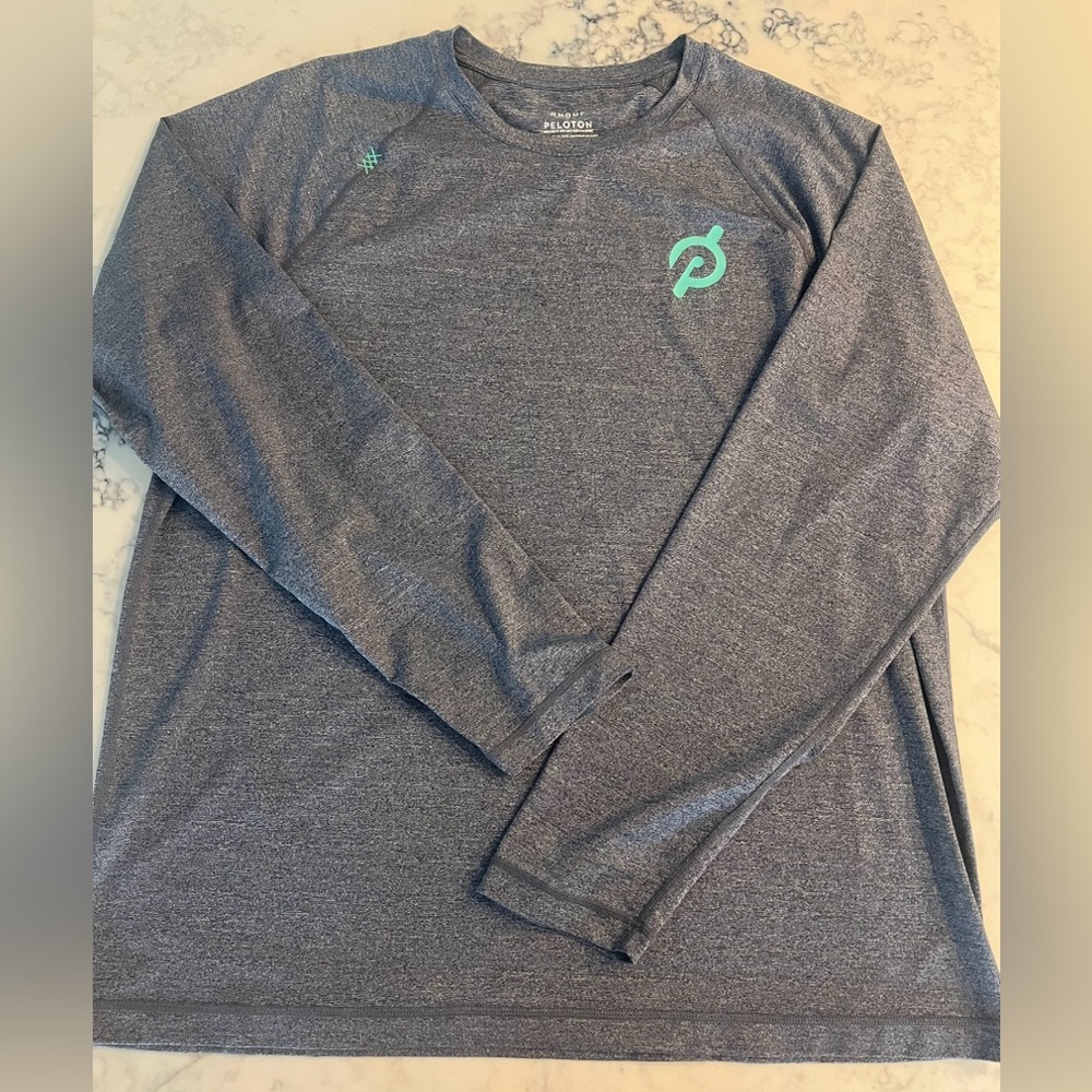 Rhone x Peloton Blue Long Sleeve Crew Workout Shirt Mens Size XL
EUC